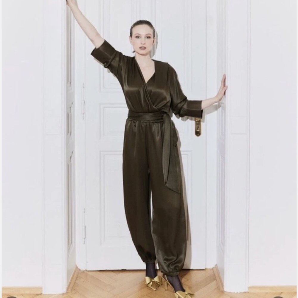 ZARA WOMAN COLLECTION SATIN JUMPSUIT WITH PUFFED HEMS $129 - Picture 5 of 9